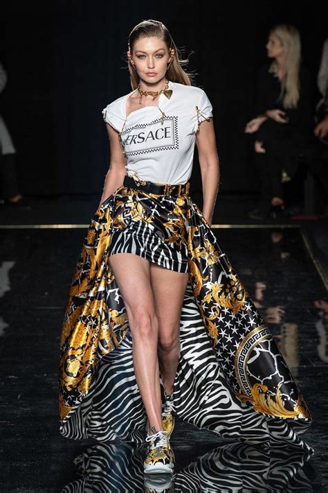 look versace estate 2019ù|VERSACE WOMEN FALL.